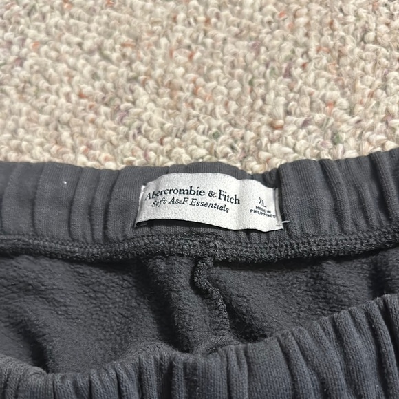 Abercrombie & Fitch Gray Cargo Joggers - Picture 2 of 2